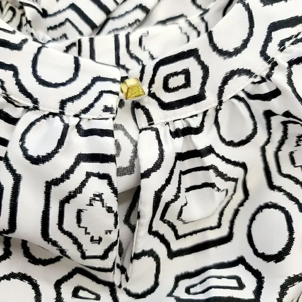 The  Limited Geometric Top - Picture 2 of 6